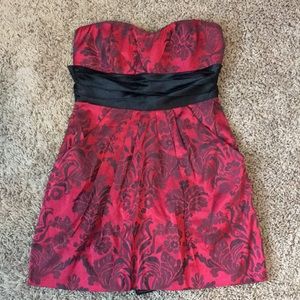 Strapless Red dress with floral print.